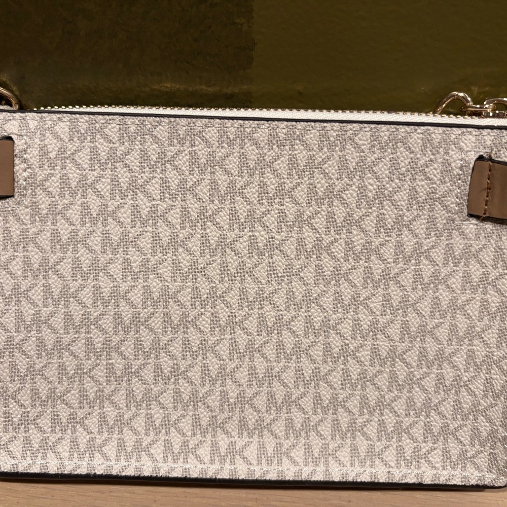 Michael Kors Vanilla signature Belt Bag - Picture 2 of 5